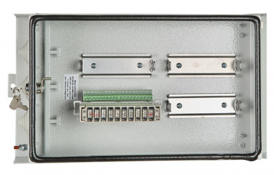 Ящик кабельный ЯК-ПМ-40/20, 1 плинт ПВТ-10Р с винтовыми клеммами ССД